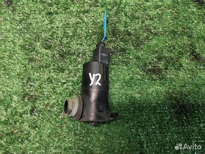 Мотор омывателя лобового стекла Toyota Yaris P90