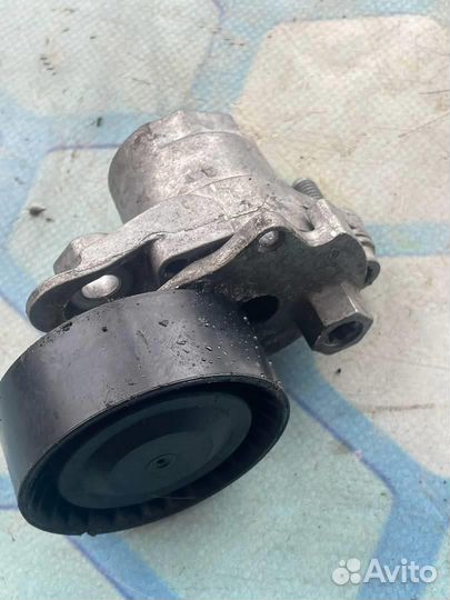 Натяжитель приводного ремня 04E145299L