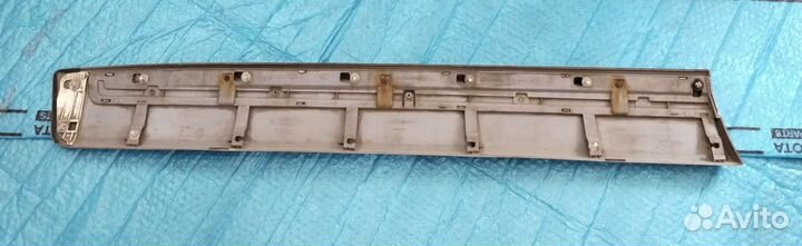 Молдинг пассажирской двери Ленд Крузер 200 12-15