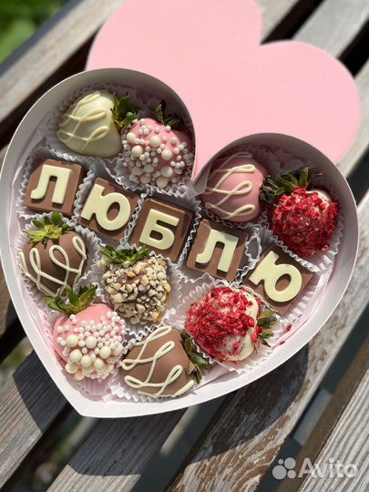 Сердце из клубники в шоколаде