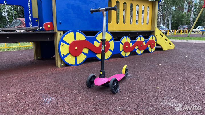 Детский трёхколёсный самокат