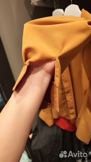 Рубашка горчичная 46 размер приталенная
