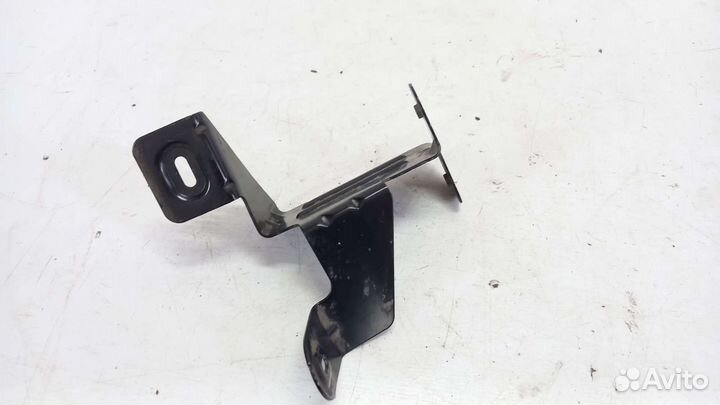 Кронштейн бачка омывателя VW Passat CC