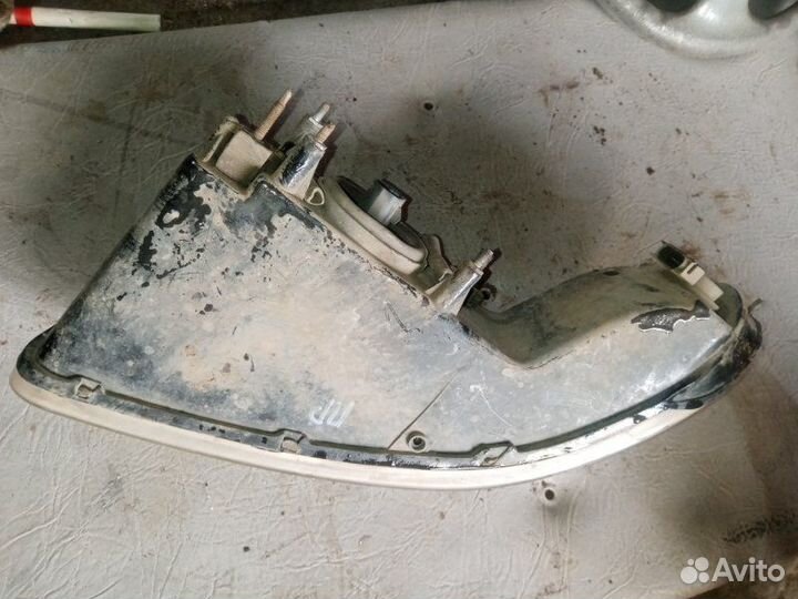 Фара передняя правая Dodge Caravan grand 3.3 1997