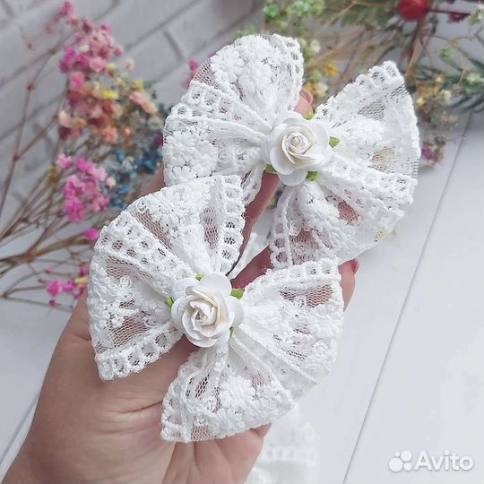 Белые бантики