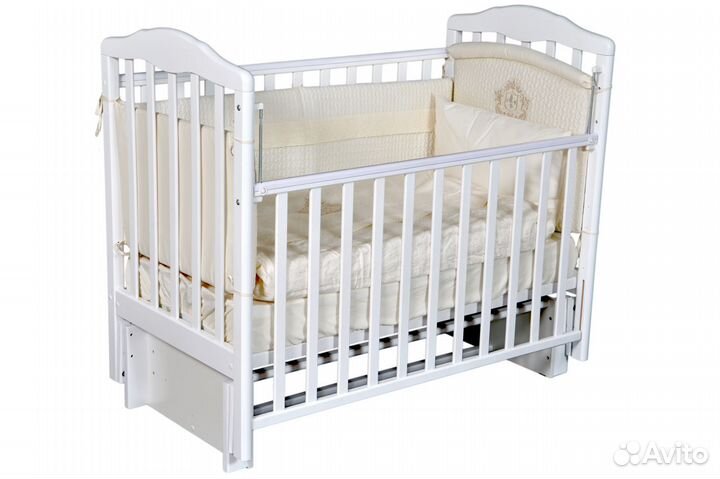 Кроватка Helen 2 укомплектована универсальным маят