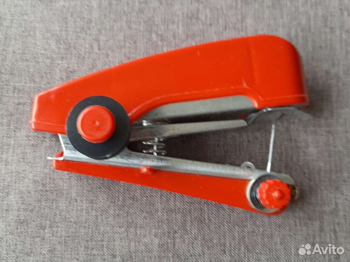 Машинка швейная ручная