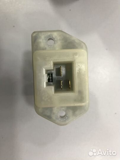 Резистор печки Ssang Yong Action Sport 2009 года