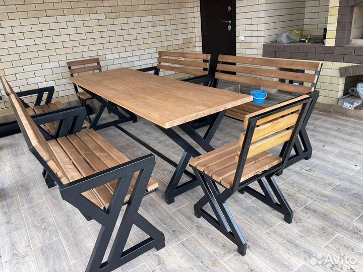 Кованый стол и лавочки