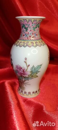 Ваза настольная, коллекционная, Китай XX в. (1950)