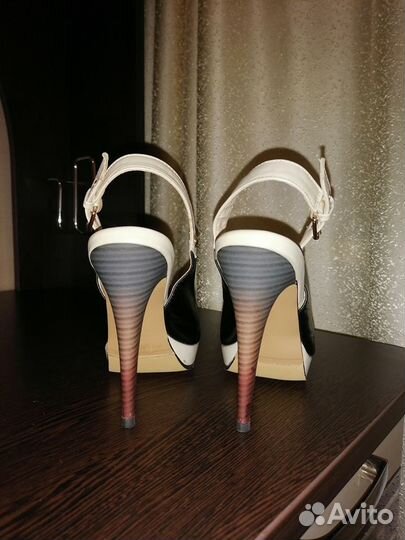 Женские босоножки (36 размер)