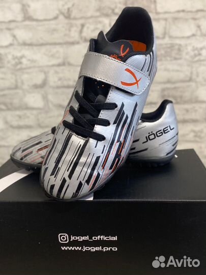 Детские футбольные бутсы