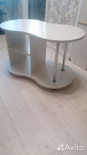 Журнальный столик на колесах бу