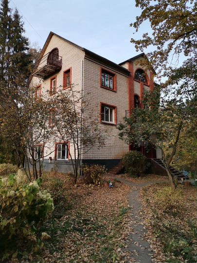 Дом 450 м² на участке 50 сот.