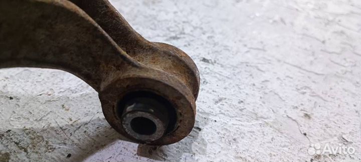 Рычаг задний верхний левый 20252FG010