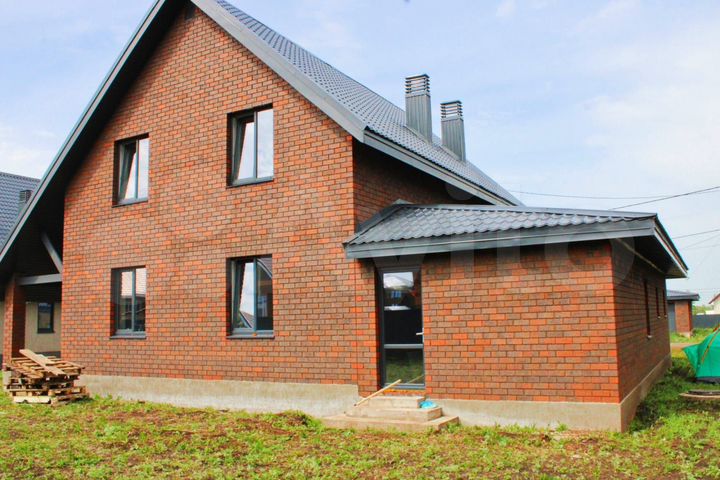 Коттедж 240 м² на участке 6 сот.