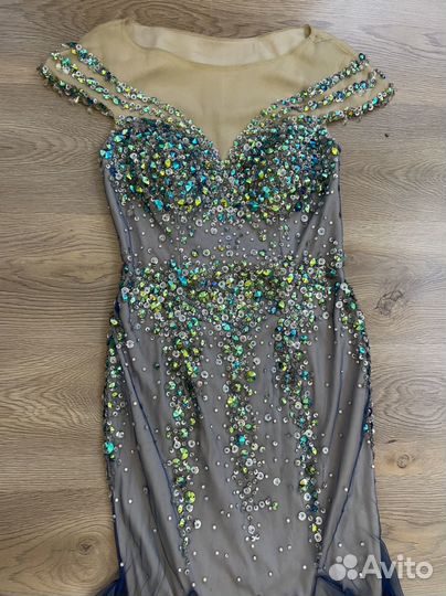 Вечернее платье