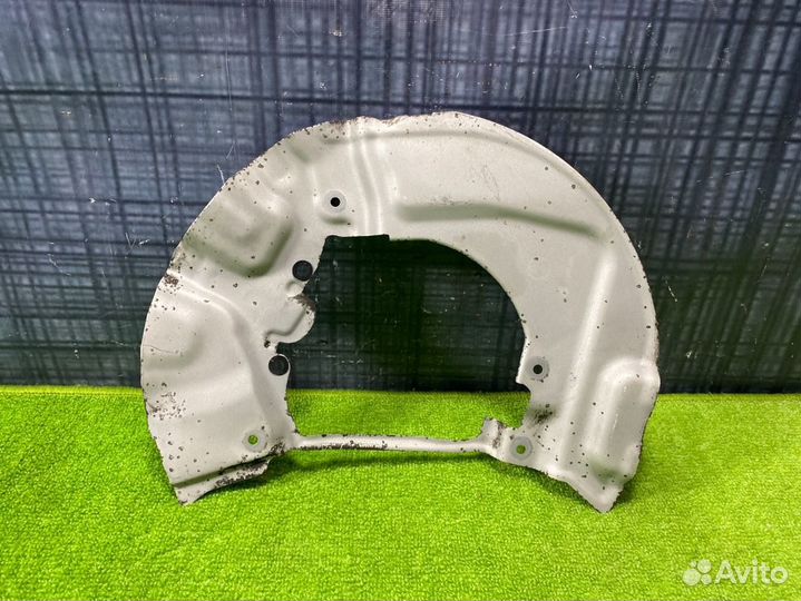 Кожух тормозного диска передний правый Bmw 525I