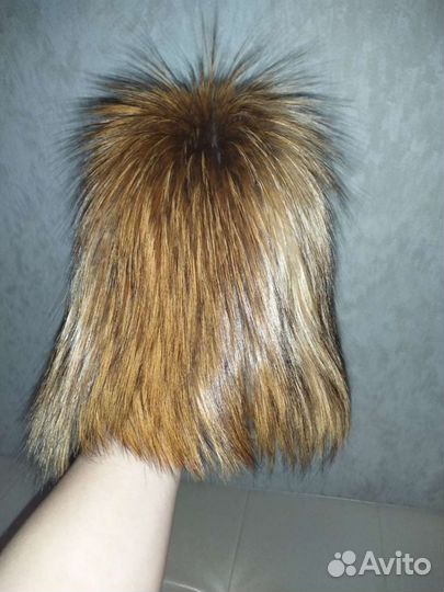 Шапка женская из натурального меха енота