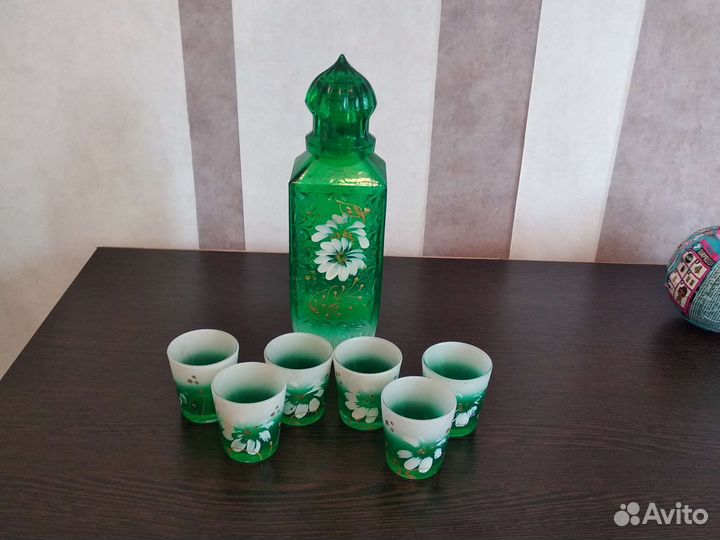 Графин со стопками