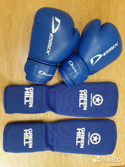 Боксерские перчатки, защита голени и стопы