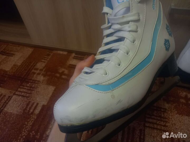 Коньки фигурные женские