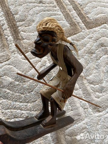 Деревянная статуэтка сувенир «абориген лыжник»
