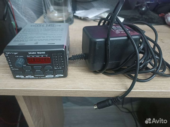 Подавитель обратной связи Behringer Shark FBQ100