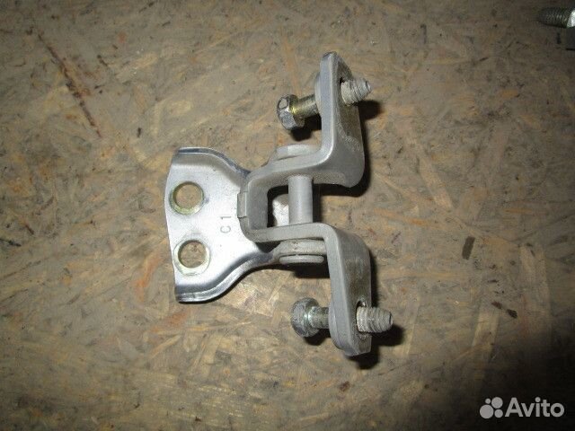 Петля двери задней правой верхняя Mitsubishi Lance