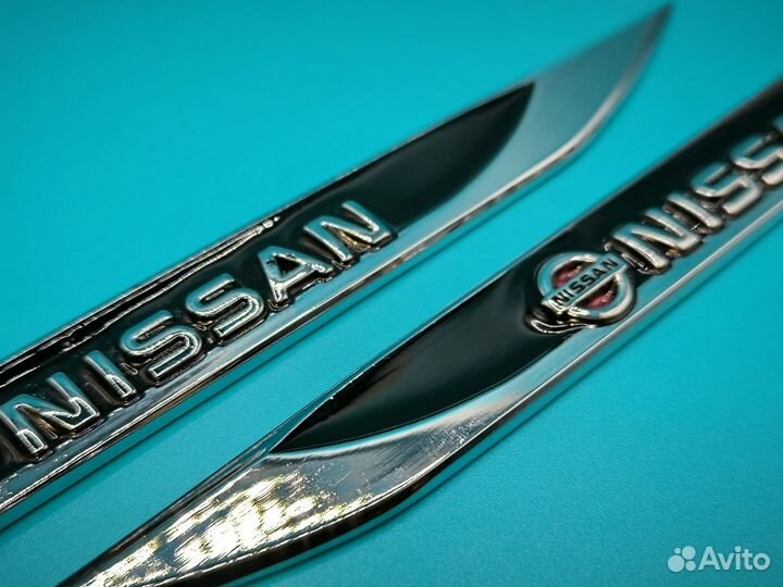 Наклейки на крыло Nissan шильдики комплект металл