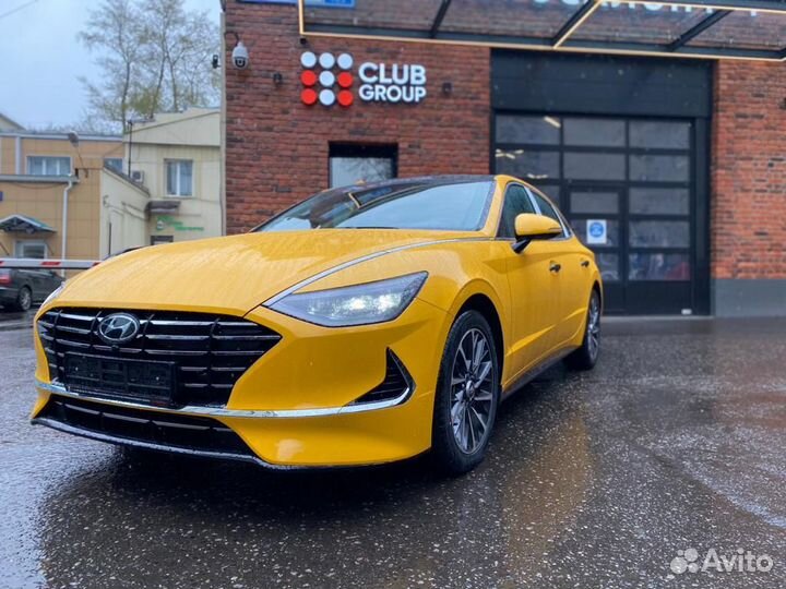 Водитель на Hyundai Sonata (с оформлением)