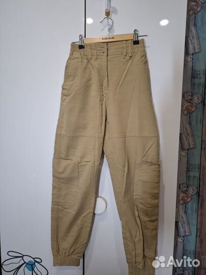 Брюки карго бежевые Bershka