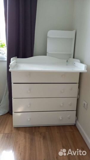 Детская кроватка и пеленальный комод
