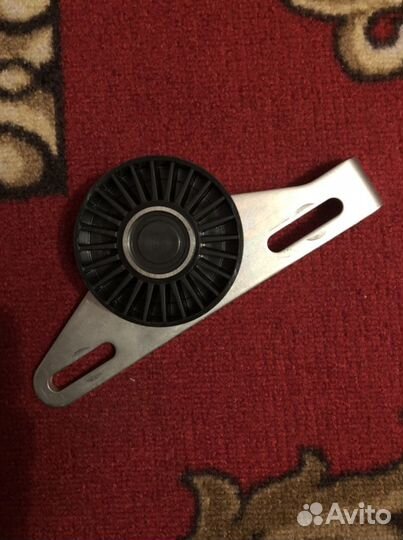 Натяжитель ремня гениратора с роликом