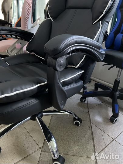 Офисное кресло