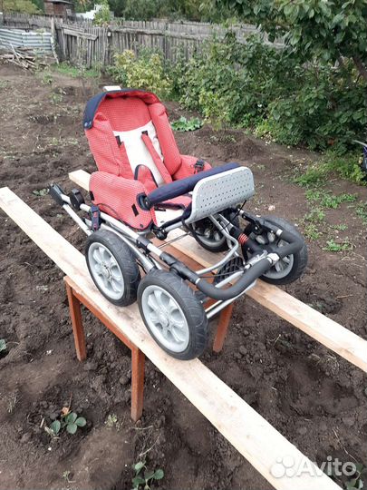 Прогулочная коляска