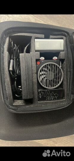 Осветитель Zhiyun molus X100