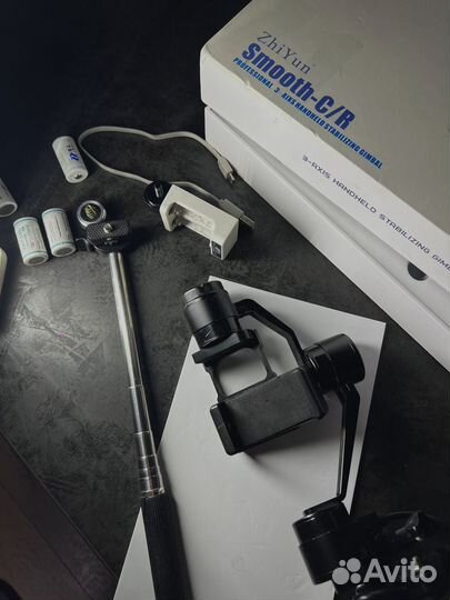 Трехосевой стабилизатор для телефона