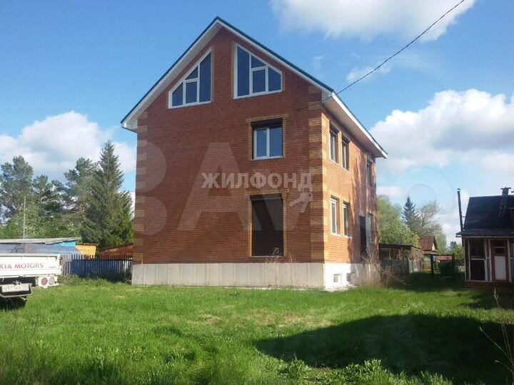 Дача 240 м² на участке 8 сот.