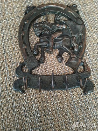 Ключница настенная металлическая