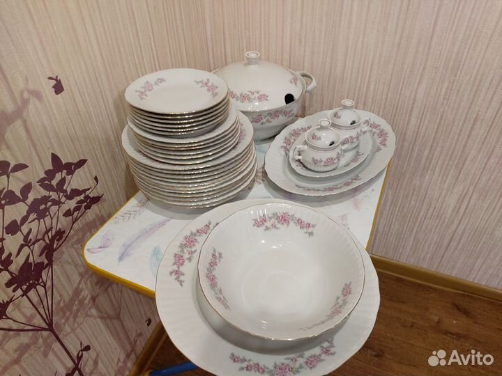 Сервиз столовый фарфоровый, Польша, 33 предмета