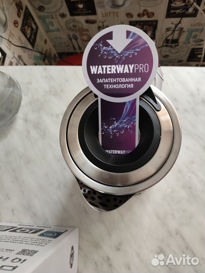 Polaris Электрический чайник wifi IQ Home