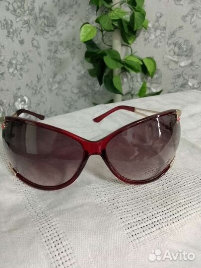 Солнцезащитные очки женские брендовые