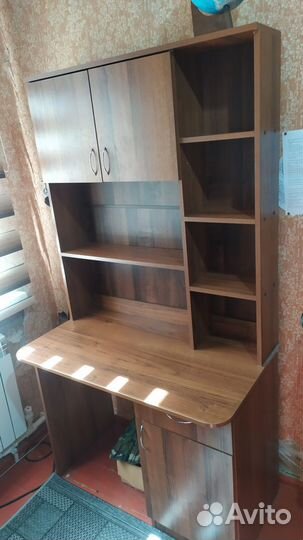 Стол письменный школьный со стенкой