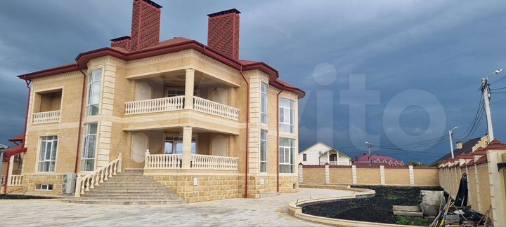 Дом 700 м² на участке 24 сот.