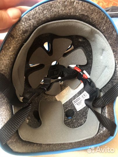 Роликовые коньки и шлем