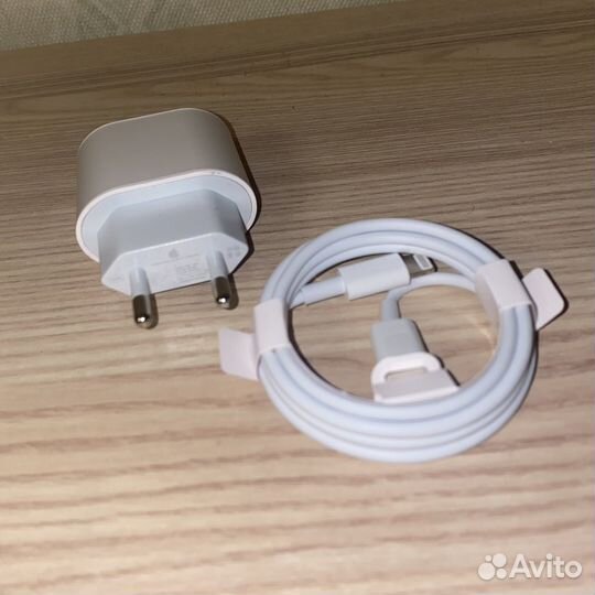 Зарядное устройство на iPhone 20w кабель
