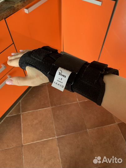 Бандаж на лучезапястный сустав