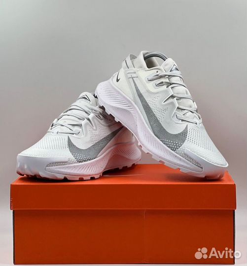 Белые кроссовки Nike Pegasus Trail 2