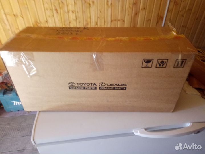 Передняя фара хайлюкс оригинал